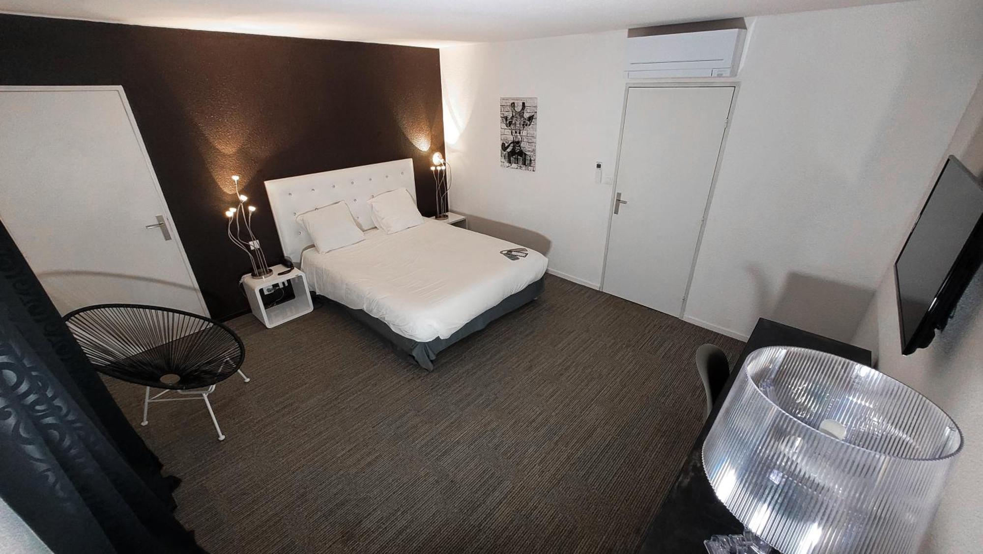 Enzo Hotels Diane - Logis 岩尼维利 外观 照片