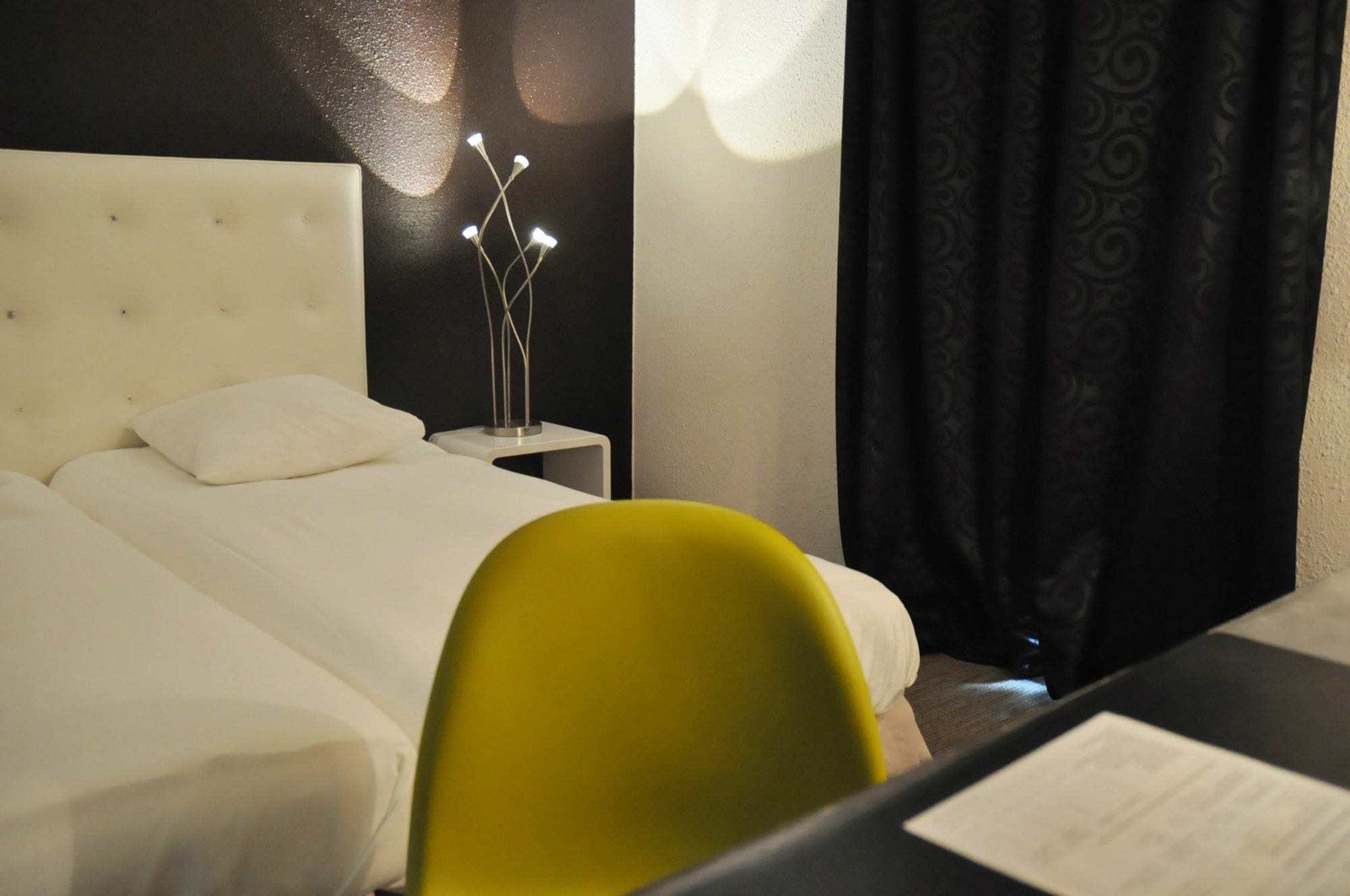 Enzo Hotels Diane - Logis 岩尼维利 外观 照片